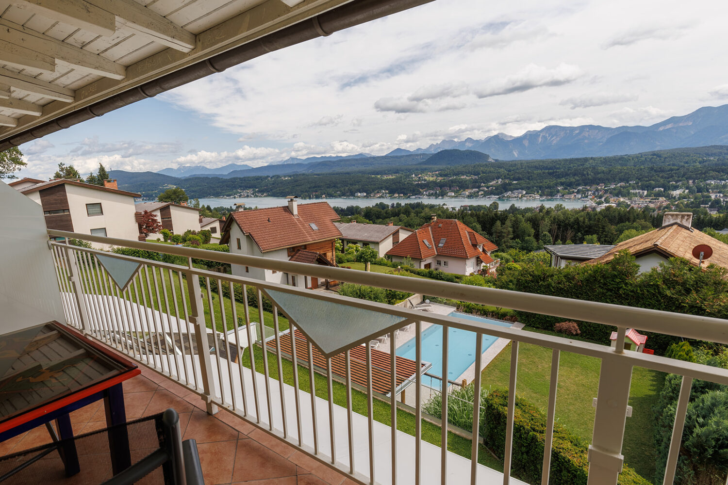 Aussicht vom Balkon auf den Wörthersee